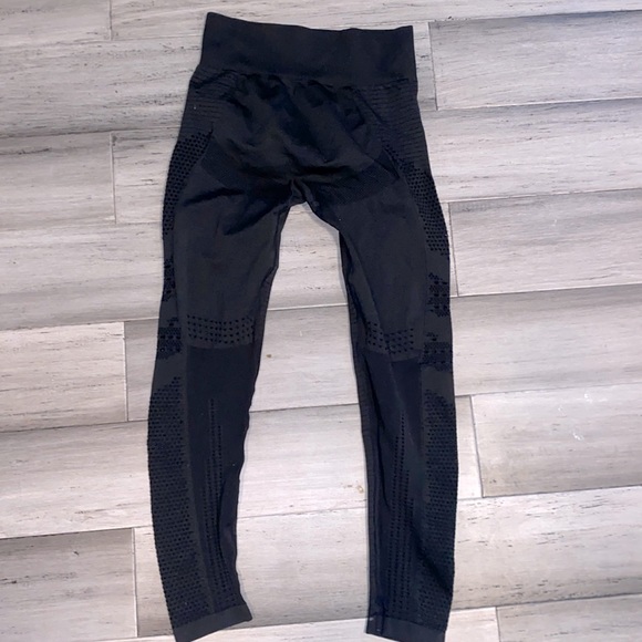 Seamless Black Gymshark leggings (hole designs) , Medium women’s sportswear - Picture 2 of 2